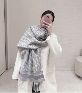 Luxury Wool Scarf for Women – Double-Sided D Letter Design with Tassels