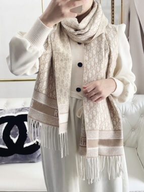Luxury Wool Scarf for Women – Double-Sided D Letter Design with Tassels