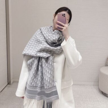 Luxury Wool Scarf for Women – Double-Sided D Letter Design with Tassels
