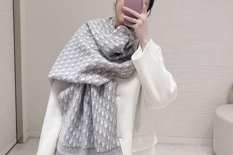 Luxury Wool Scarf for Women – Double-Sided D Letter Design with Tassels