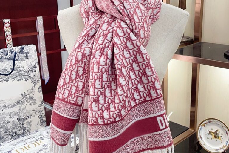 Luxury Wool Scarf for Women – Double-Sided D Letter Design with Tassels