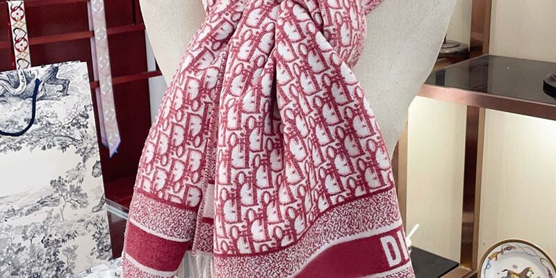 2024 Luxury Wool Scarf for Women – Double-Sided D Letter Design with Tassels (6) Luxury Wool Scarf for Women – Double-Sided D Letter Design with Tassels