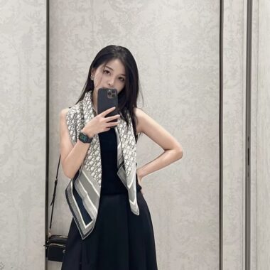 Double-Sided Twill Letter Print Silk Scarf for Women