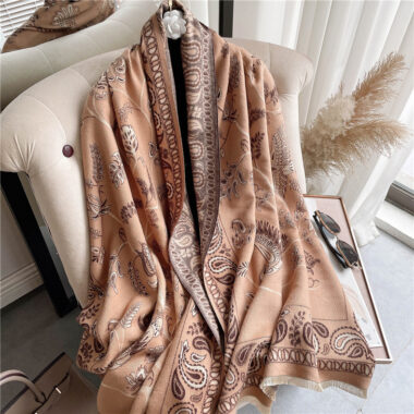 Vintage Bird Design 400g Thickened Winter Scarf for Women – Cozy & Elegant

